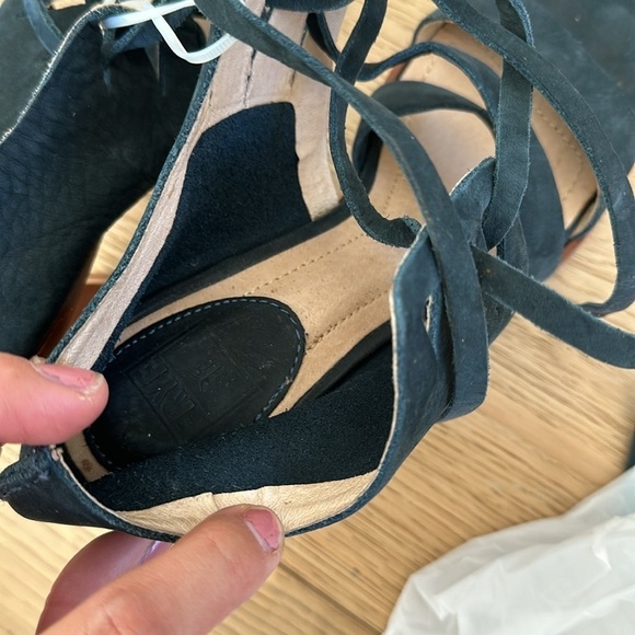 Frye - Sofia Tie On, navy super soft leather, size 7.5M, leather wrapped heel - Picture 6 of 6